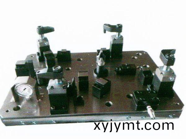 齒(chi)輪(lun)室罩(zhao)蓋液壓裌具